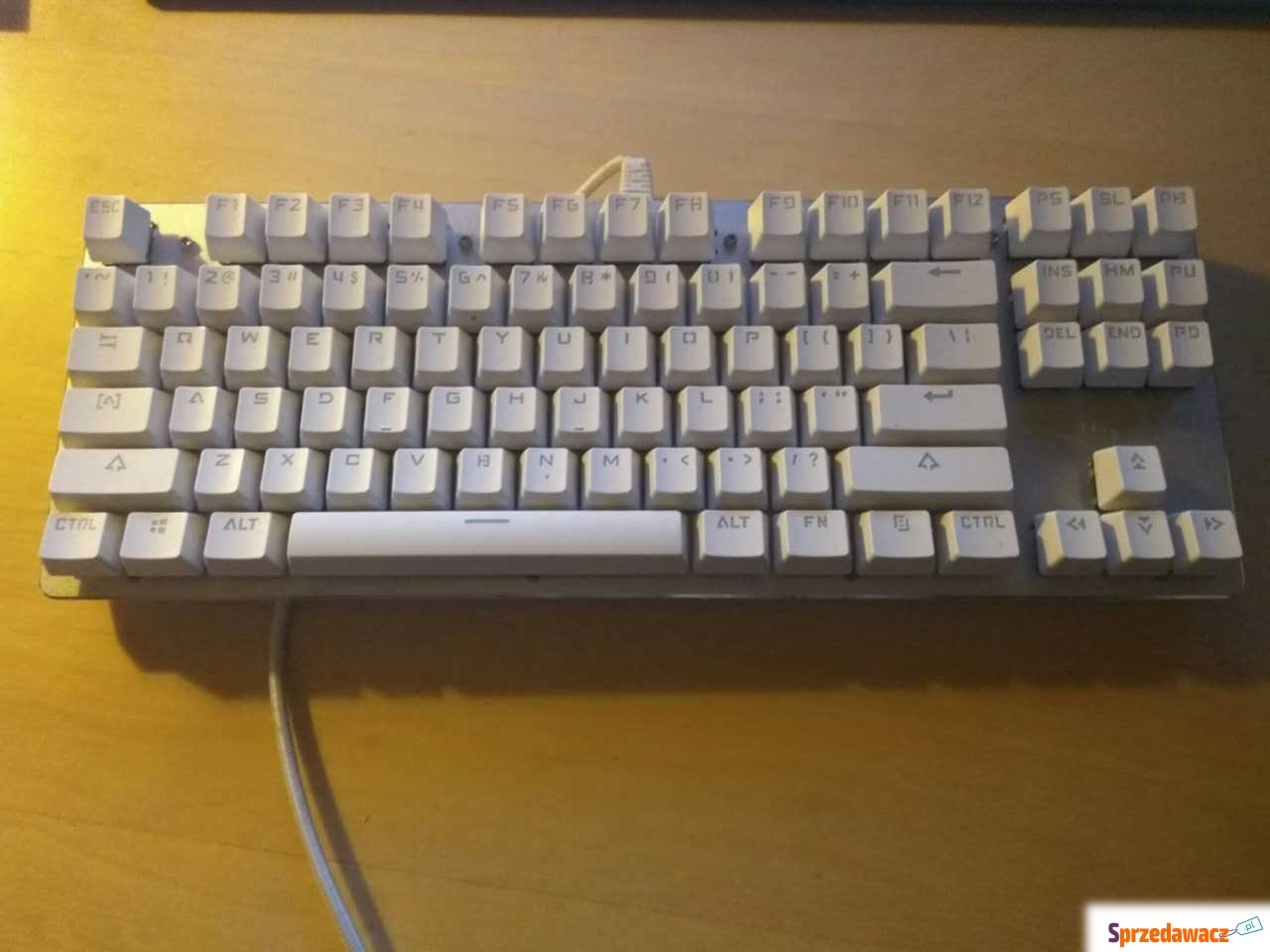 Uszkodzona klawiatura hykker x...